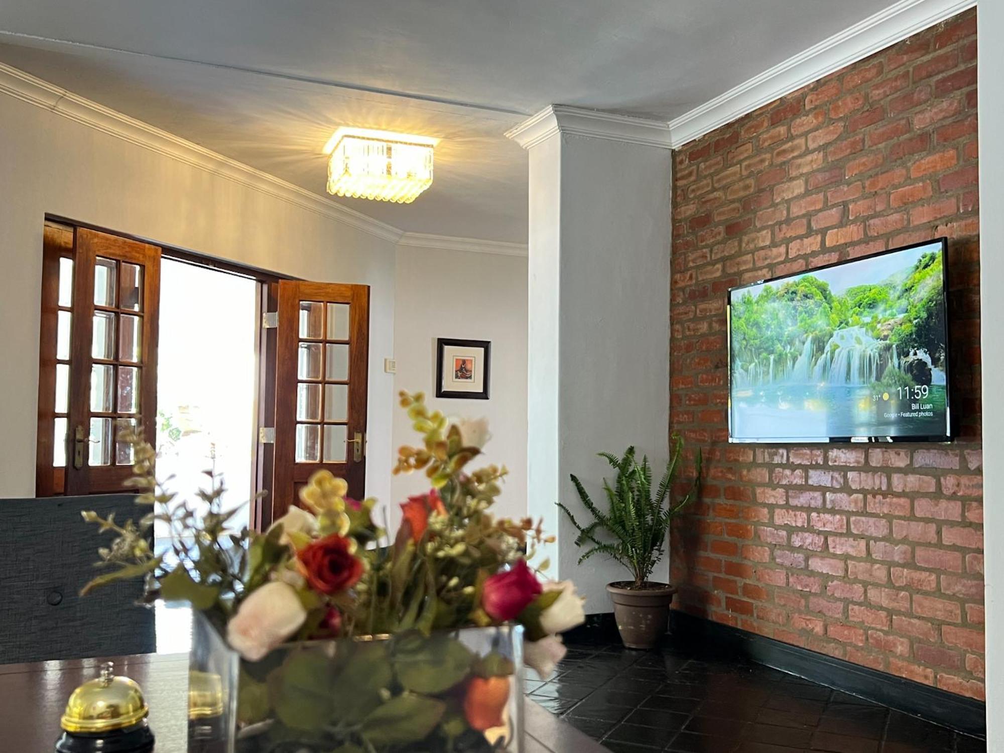 Amoris Guesthouse - In Brooklyn Pretoria Bagian luar foto